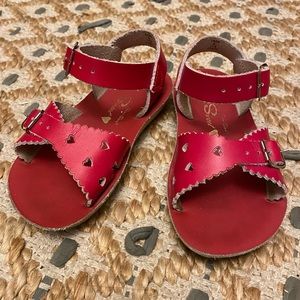 Sweetheart Saltwater sandals, red, size 8